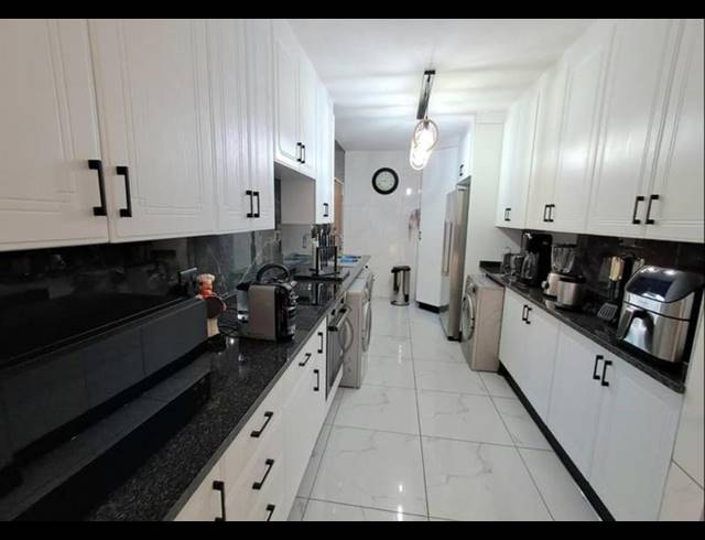 3 BEDROOM TOWNHOUSE FOR SALE IN BRACKENHURST